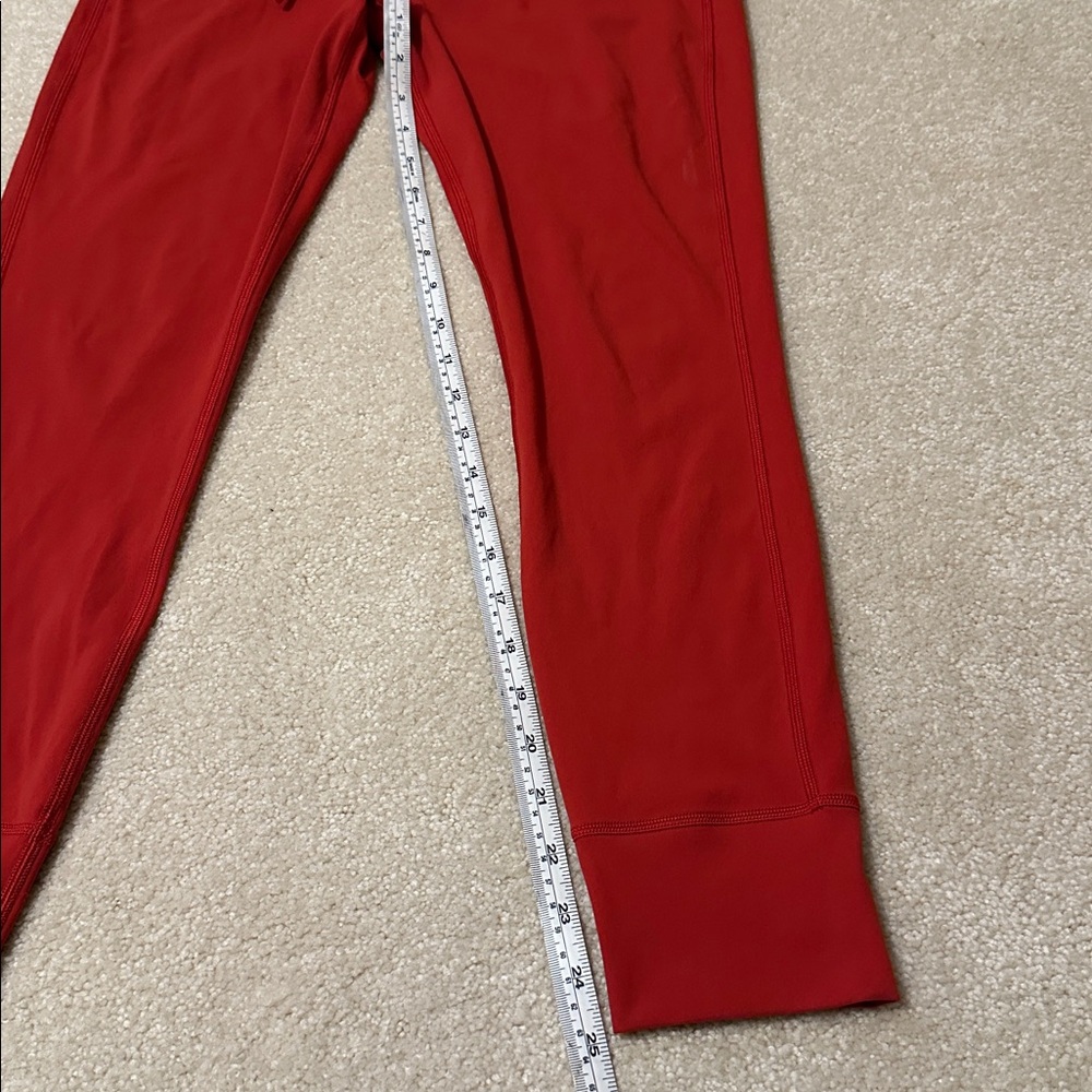 Vuori daily joggers with drawstring waist 
Size L.  VW323 - Picture 8 of 13